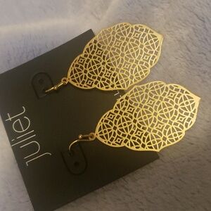 B2G1 juliet Filagree Cut Out Dangle Earrings